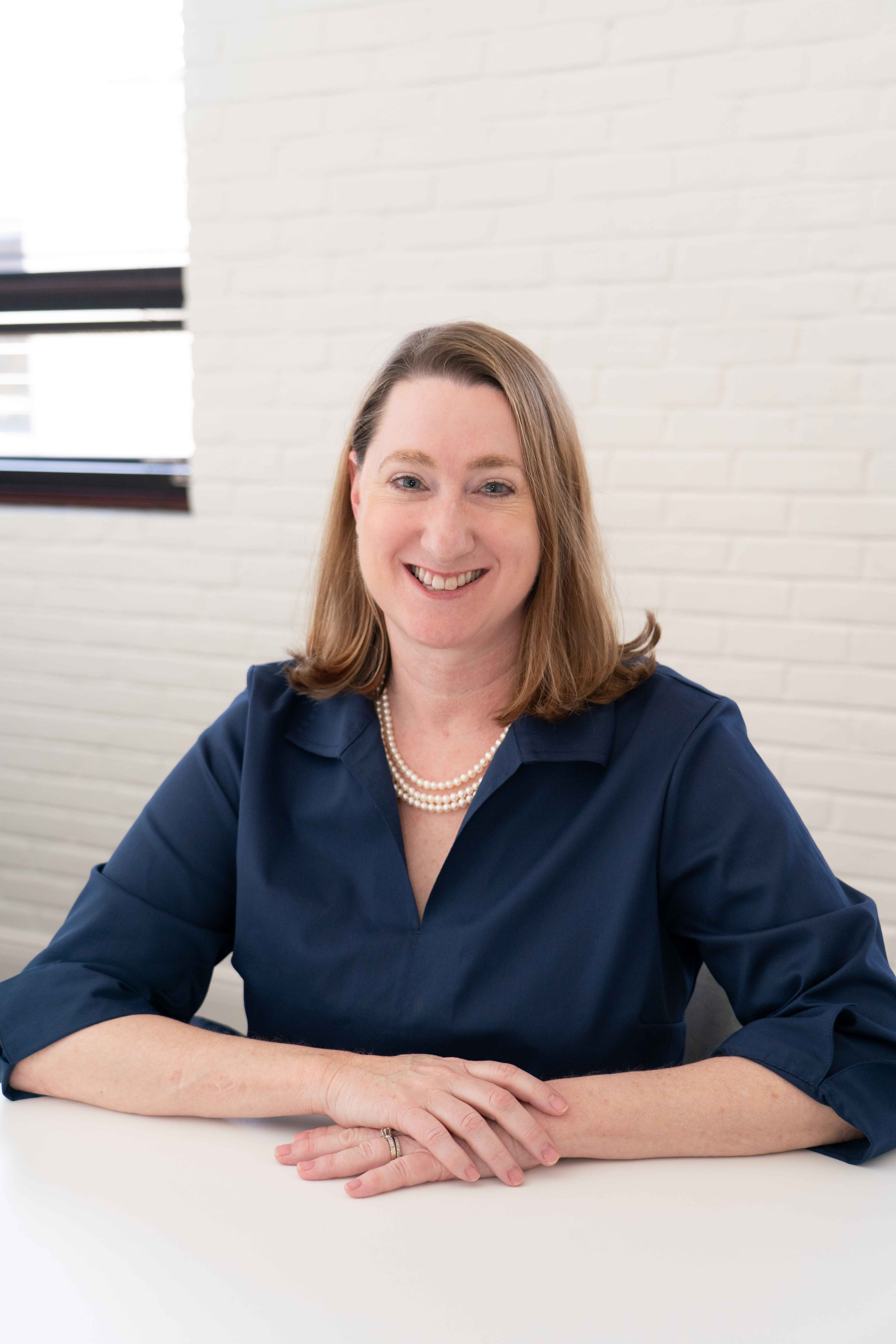 Holly Howat Headshot